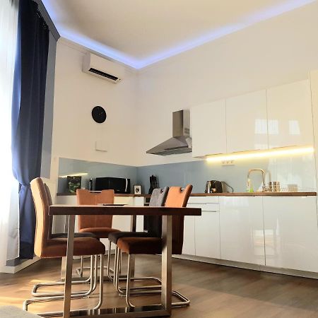 Luxurious Apartment With Balconies In Downtown Bp Budapest Exterior foto